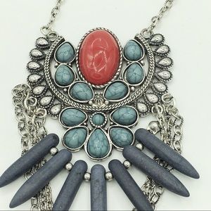 Neklace wirh stone pendant